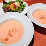 h Maza Mun Kafe - ランチのサラダとスープ（人参のスープ）