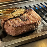 焼肉 肉萬 - 焼く　　かたさ確かめ〜の