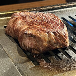 焼肉 肉萬 - ここからしばらくアルミに包んで寝かせるよ