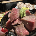 焼肉 肉萬 - ご飯に盛ってみたー　　タンマウンテン