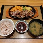 Yayoi Ken - ビーフカットステーキ定食 和風ソース