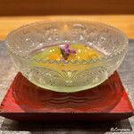 丸新 - オクラの摺流しにバフン海胆とムラサキ海胆