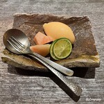 丸新 - 白桃と白桃のジェラート