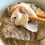 那覇そば処 たからまちがー - 三枚肉　薄く柔らかい