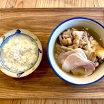 那覇そば処 たからまちがー - スペシャルそば（ソーキ・三枚肉・テビチ）小　750円
      ゆし豆腐　200円