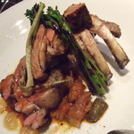 il luogo di TAKEUCHI - 仔羊の炭火焼とりんごのマルメッラータ