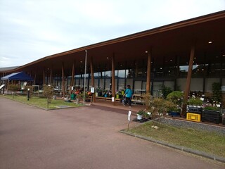 Karuizawa Hotchi Ichiba - It's large.