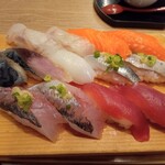 寿司 築地日本海 - スズキ　サーモン　〆鯖　イカ　イワシ　アジ　カツオ