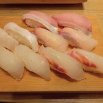 寿司 築地日本海 - ハマチ　エンガワ　カンパチ　ヒラメ　真鯛