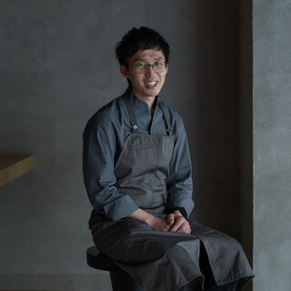 쿠니나가 료헤이-산지의 계절과 공기감을 느끼게 하는 요리를 목표로 한다