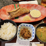 かど新 - 焼魚定食(鮪のカマ焼き、タルタル多め、ご飯少なめ)_¥930