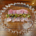 柚木元 - 鯉の刺身、大葉、すだち、やたら(薬味)