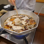 柚木元 - 乳茸と昆布出汁の熊鍋、きのこ色々