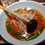 上海華龍 - 【2022.10.3(月)】本日の日替わりランチ①(辛みそラーメン&半チャーハン)900円の辛みそラーメン