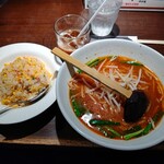 Shanhai Karyuu - 【2022.10.3(月)】本日の日替わりランチ①(辛みそラーメン&半チャーハン)900円