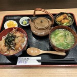 Shokujidokoro Nomidokoro Shima - 漬け丼、出汁付き定食850円♪