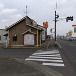 中華麺房 東龍 - 名取方から店頭をパチリ♯１１時ピッタリに電飾看板が稼働始め、御主人が「幟」を立てて開店です(^_^)v