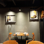 イル ネッビオ - 店内壁面側のテーブル席です(o^^o)