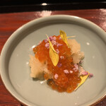 割烹 隆 - お昼のコース９６８０円。かますの昆布締め。土佐酢で味付けした大根おろし、イクラの醤油漬けも、カマスの旨味を引き出しています。私史上最高のカマス料理です（╹◡╹）（╹◡╹）