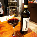 イル ネッビオ - 2杯目の赤ワインです。トスカーナ地方の『ウェン ウィ ダンス キャンティ/イル パラジオ』はフルーティでしなやかな味わいでした(o^^o)