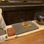 割烹 隆 - お昼のコース９６８０円。穴子御飯。炭火焼きの穴子と土鍋ご飯を合わせたものです。この絵柄を撮りたくて、他の写メを忘れました(^_^;)。そのままでも出汁茶漬けでも最高でした（╹◡╹）（╹◡╹）