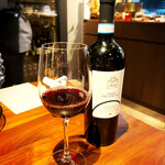 イル ネッビオ - 1杯目の赤ワインです。『アリアニコ ディ ヴルトゥレ/C・ディオメーデ』はバジリカータ州のアリアニコ種のワインです(o^^o)