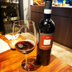 イル ネッビオ - 3杯目の赤ワインです。『ランゲ ネッビオーロ/ラ スピネッタ』はピエモンテ州のネッビオーロ種赤ワインです。最後に相応しい気品のある味わいでした(o^^o)