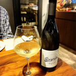 イル ネッビオ - ビールの後は白ワインをオーダー。トスカーナ地方の白ワイン『ソーニョ・ミオ/ドゥーカディサラニャーノ』は爽やかで飲みやすいワインでした(o^^o)