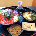 魚久 - まぐろ丼　1200円