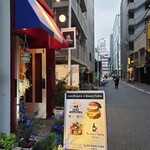 Luxe Burgers & Sunny'S Table - 外観
