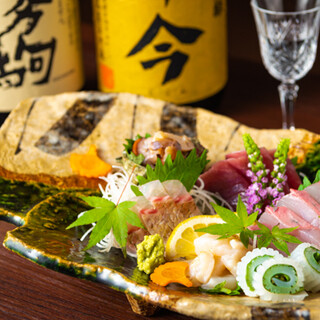 季節に合わせた日本酒をご用意しています。ペアリングも可能！