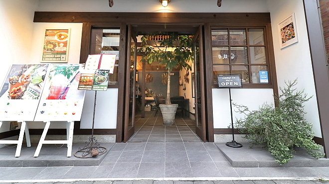 MONO MONO CAFE