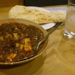 とら - 麻婆豆腐にはナンが合う