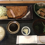 米愛豚とんかつとおばんさい みかみ - とんかつ定食