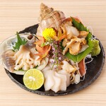 Assortment of 3 carefully selected live shellfish sashimi