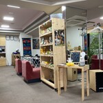 Furorida Tei - 不思議な店内。ドミトリーかなんかの応接スペースみたい。