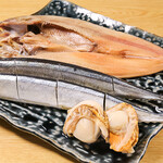 Yai Temi Xi - 焼魚