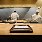 おが和 - ◎カウンター席からオープンキッチンが全て見える。