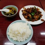 新シン - 鶏もも肉辛味噌炒めとライス