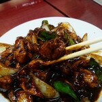 新シン - 濃いぃ味付けの鶏もも肉が美味しい