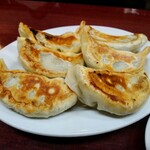 新シン - 大ぶりな焼き餃子