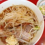 ラーメン二郎 - ラーメン半分＋ニンニク多め＋白ネギ