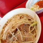 ラーメン二郎 - ラーメン半分＋ニンニク多め＋白ネギ