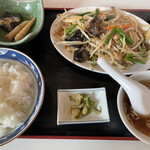 Daikokuya - 日替わりランチ(豚肉とニンニクの芽の炒め定食)700円