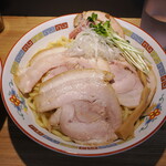 煮干中華 余韻 - にく 煮干しつけ麵 1100円