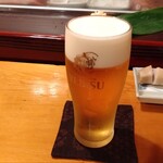 新富寿司 - 一杯目は生ビール