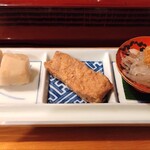 新富寿司 - お通し三種、白魚が絶品
