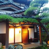 無名 - 料亭を改装した建物は重厚な印象