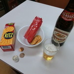 伊勢屋酒店 - 料理写真:キリンラガー中瓶３３０円　ＲＩＴＺ１００円
