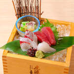 Assortment of three types of sashimi